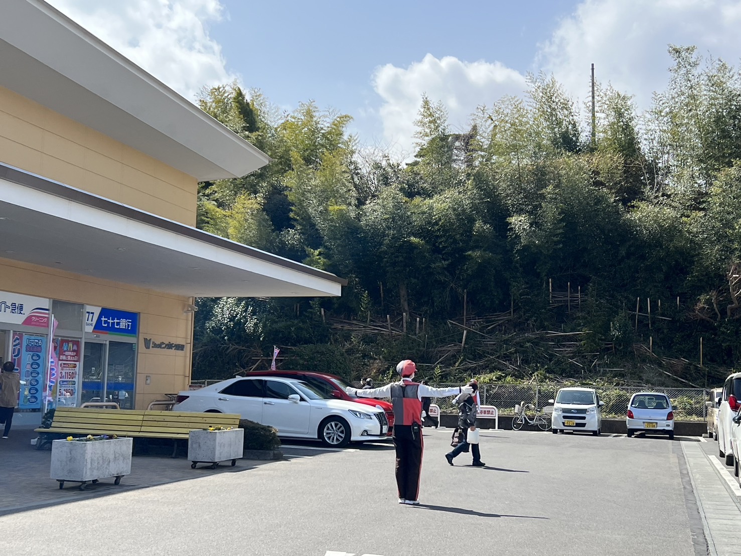 宮城県内は仙台市以外の対応も可能となっております。多くのお客様で混雑する駐車場の対応は、是非当社のステップマンへお任せ下さい。お問合せ、お待ちしております。<br>