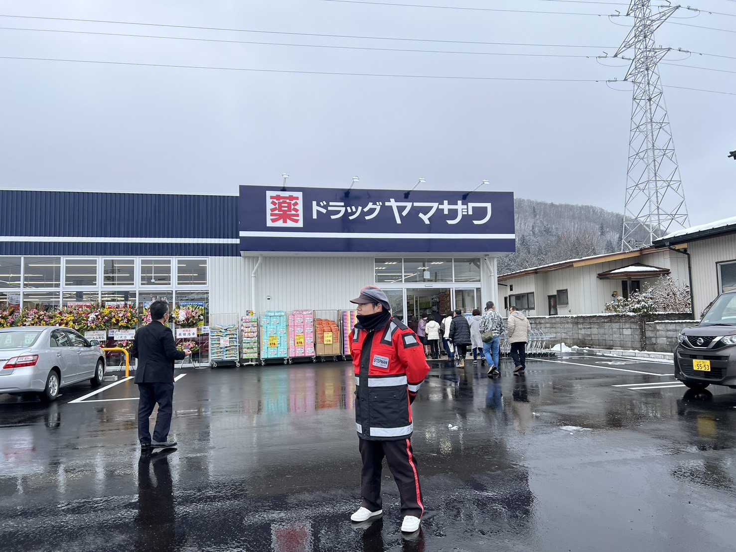令和6年3月8日にグランドオープンしました、ドラッグヤマザワ上山金生店(山形県上山市)の対応を各日4名体制で3日間対応致しました。<br>