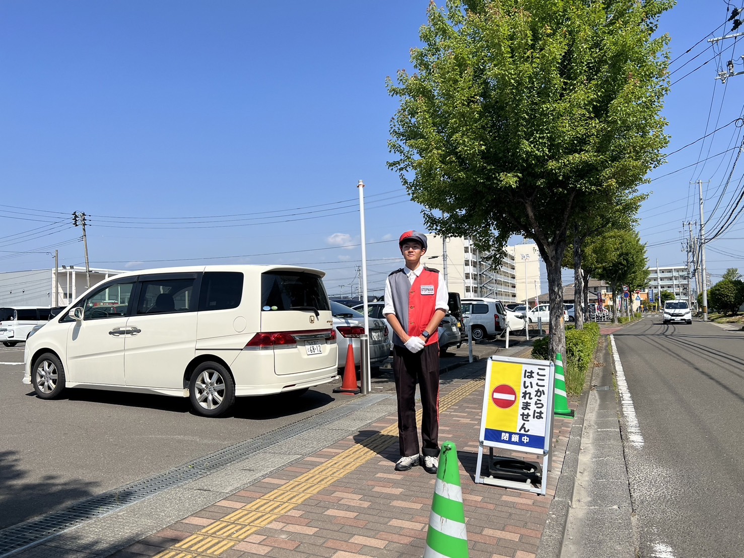 一部出入口は看板やカラーコーンを使用し、規制をかけ、スムーズな空き案内を実施致しました。<br>