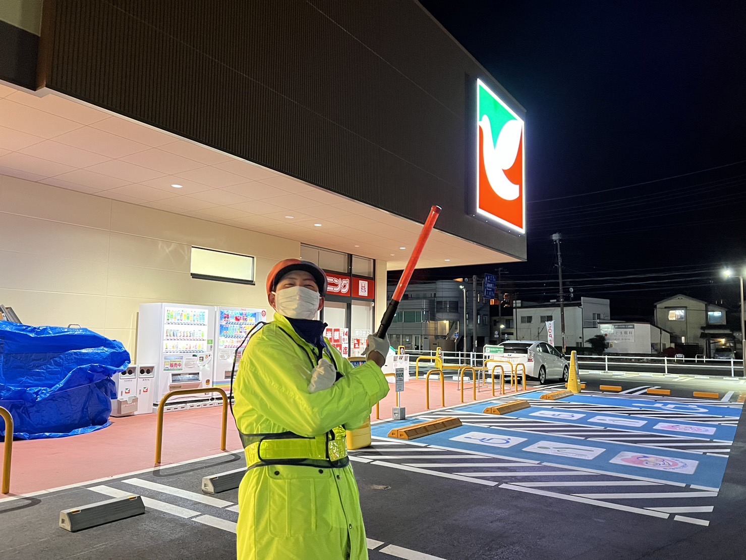 閉店時間までステップマンを導入し、夜遅くご来店されるお客様へも、丁寧な対応を行い、事故防止に努めました。<br>