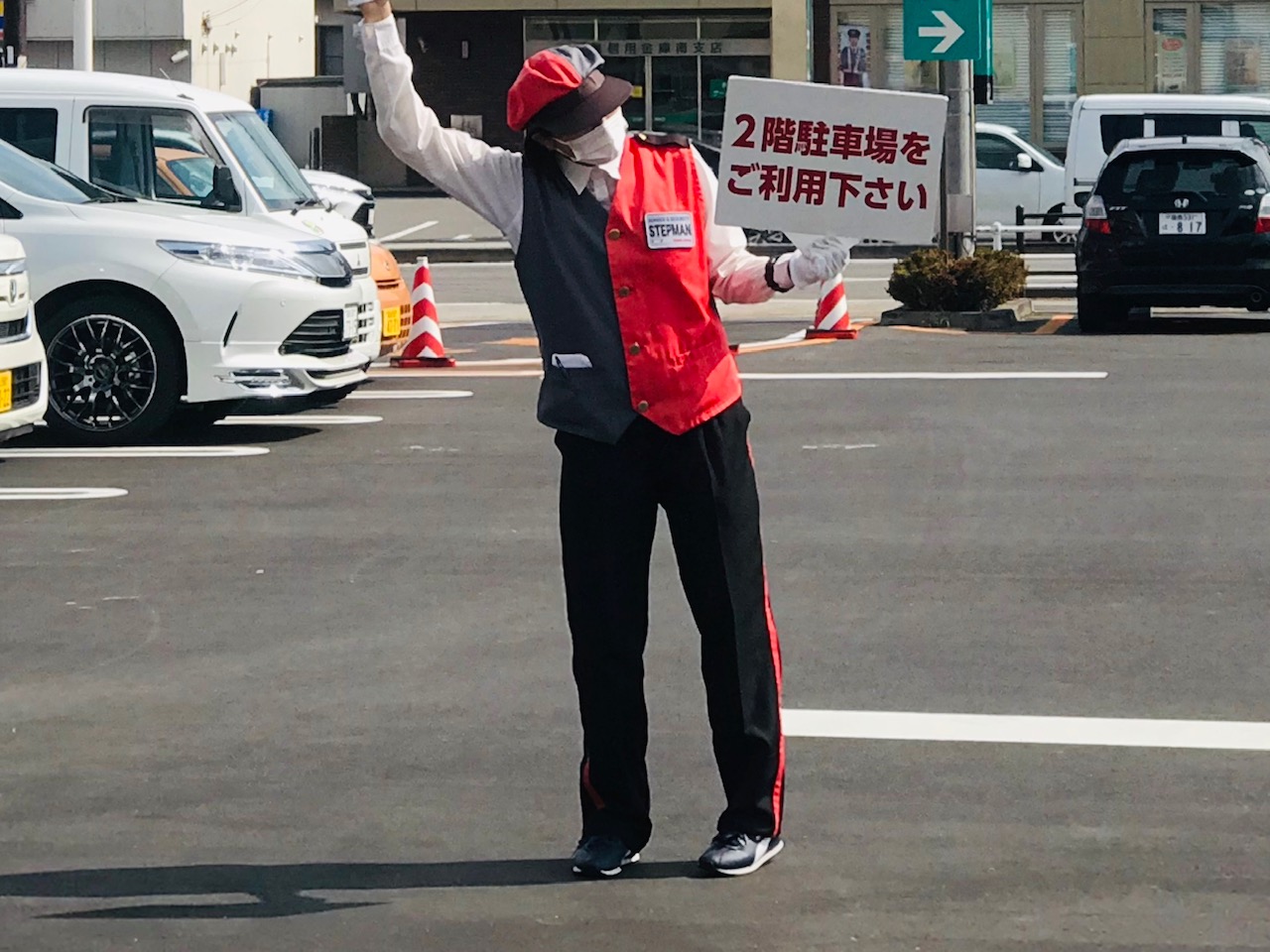 分かりやすいご案内を心がけ、お客様がスムーズに駐車できる様、ご対応致しました。<br>